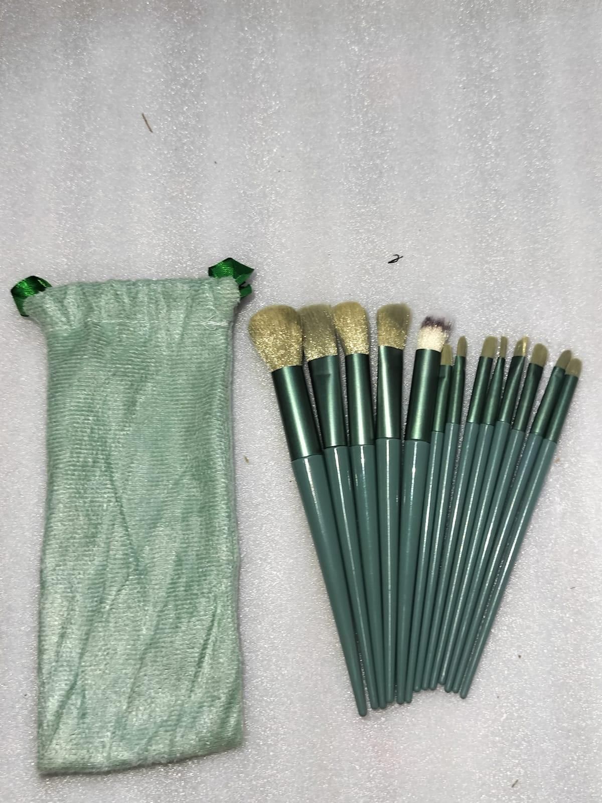 13 Makeup Brush With Pouch Set