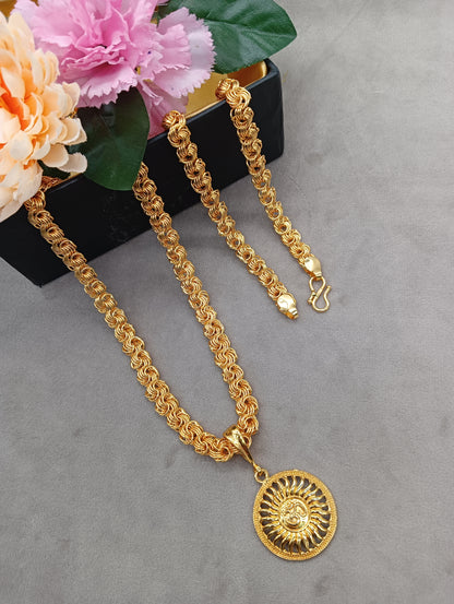 Luxurious Gold Plated Pendant With Chain