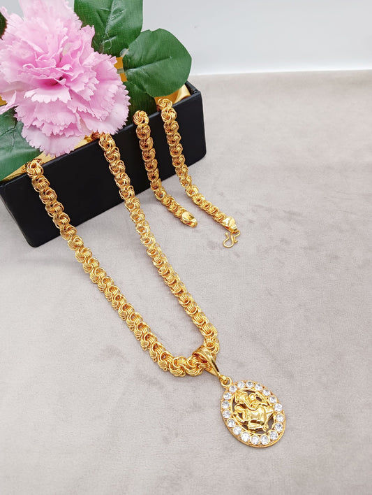 Luxurious Gold Plated Pendant With Chain